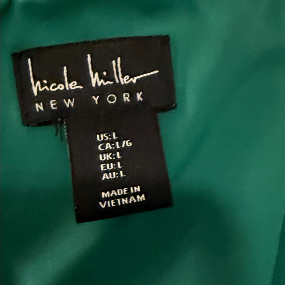 Green Shift Dress with lovely scalloped neckline. - Picture 10 of 10